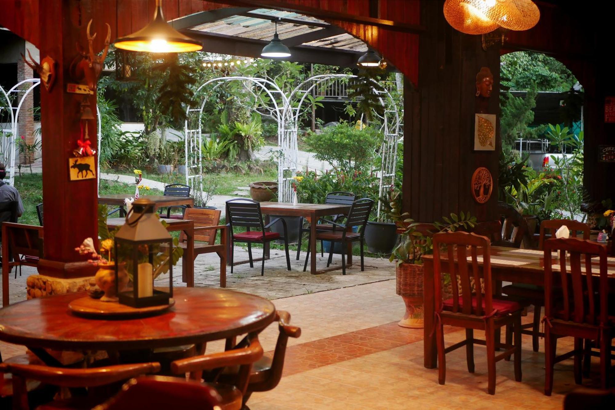 Big Elk Steak House - Homestay ترات المظهر الخارجي الصورة