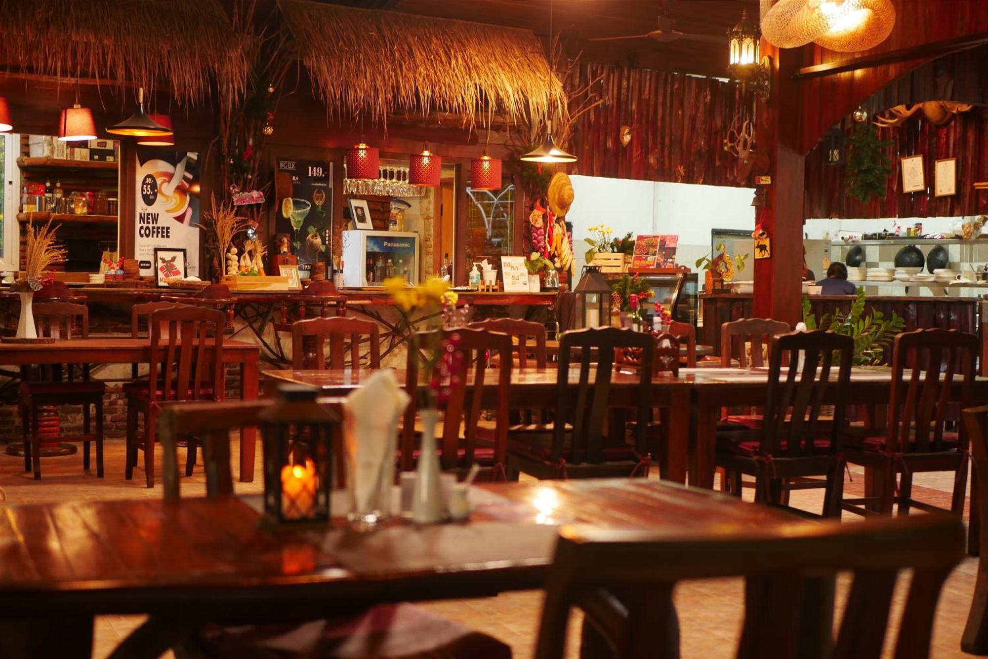 Big Elk Steak House - Homestay ترات المظهر الخارجي الصورة
