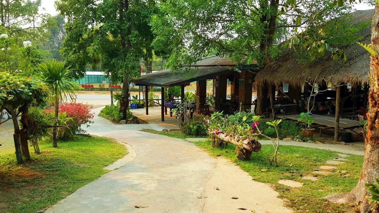Big Elk Steak House - Homestay ترات المظهر الخارجي الصورة